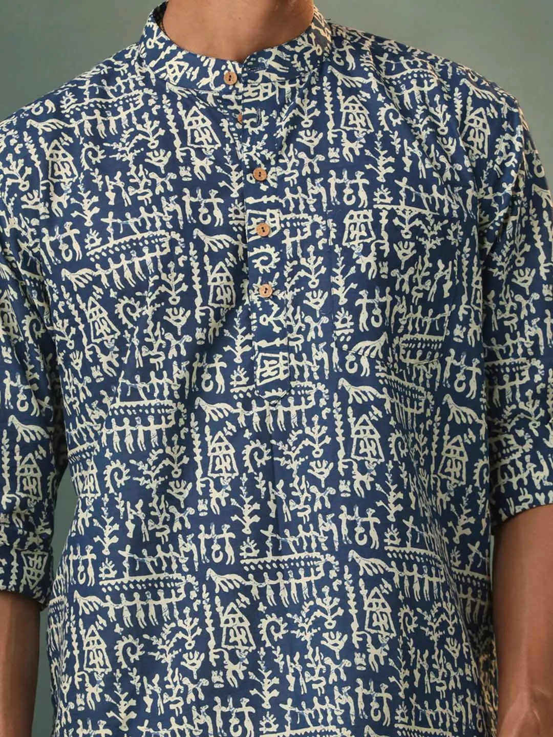 Vastramay Men's Blue Tribal Print Short Kurta