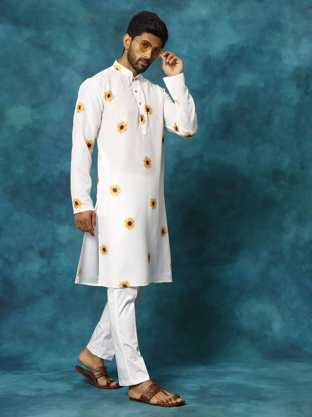 VASTRAMAY Men's White Cotton Blend Sunflower Print Kurta